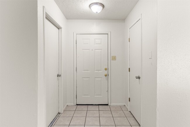 Photo - 9811 Mill Shadow Dr