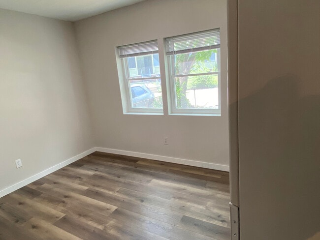 Building Photo - 3914 9th St NE Unit 3914 9th St NE