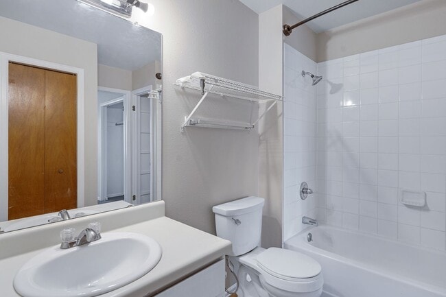 Photo - Pet Friendly 2 Bedroom Townhome located close to downtown Colorado Springs