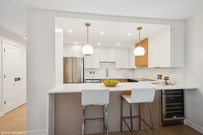 Photo - 1560 N Sandburg Terrace Unit 411J