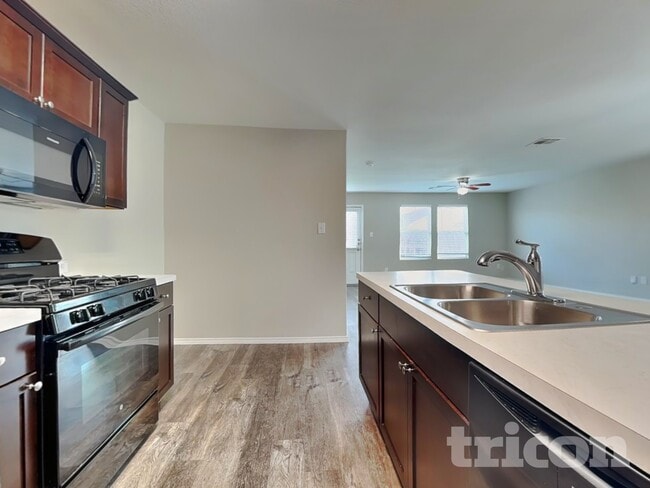 Photo - 424 Mallow Dr