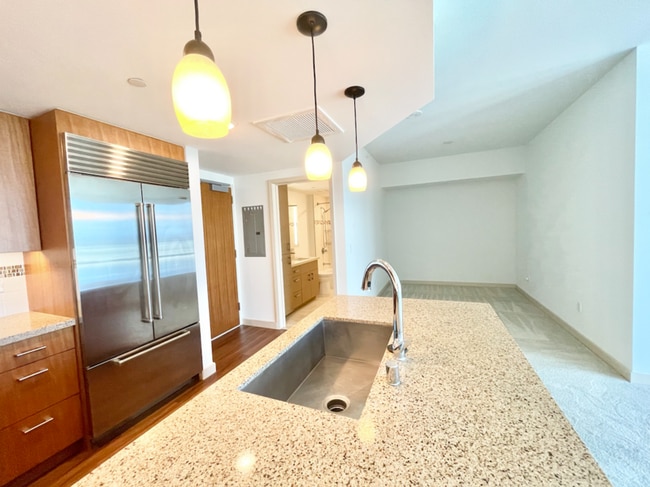 Photo - 555 South St