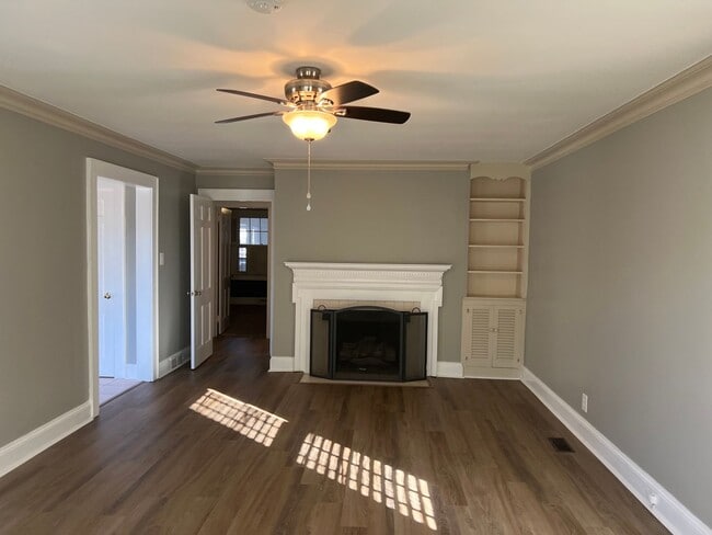 Photo - Beautiful 3 bedroom 1.5 bathroom house available!