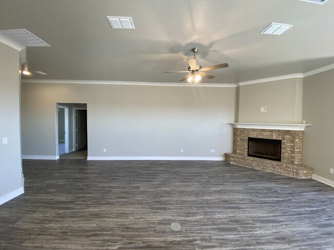 Photo - Wonderful 4 Bedroom 2 Bathroom in Bell Farms!