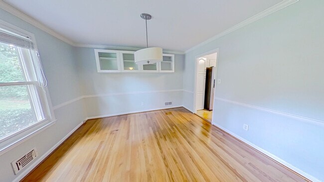 Photo - 3105 Sussex Rd