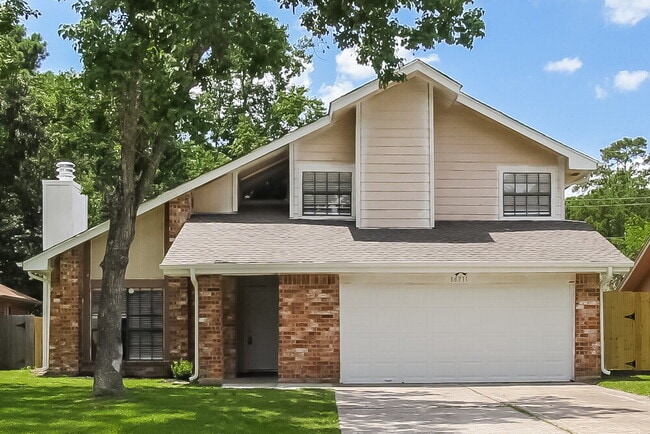 Photo - 18711 Droitwich Dr House