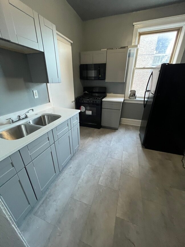 Photo - 64 E 50th St