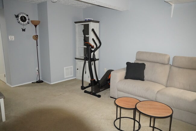 Photo - 1684 Thenia Pl