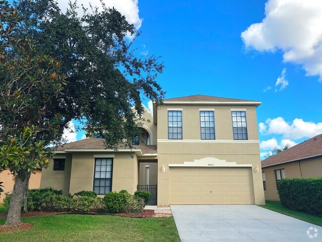 Building Photo - GORGEOUS, LARGE HOME 4/2.5 with Large Bonu...