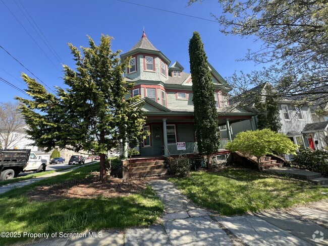 Building Photo - 546 Harrison Ave Rental