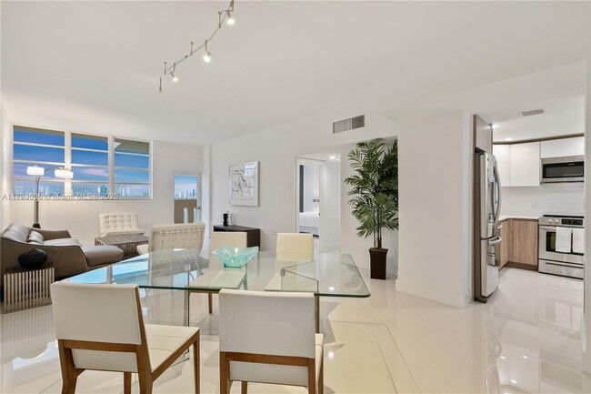 800 West Ave