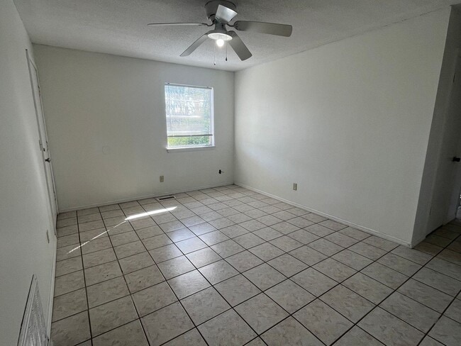 Photo - 616 W J St Unit B