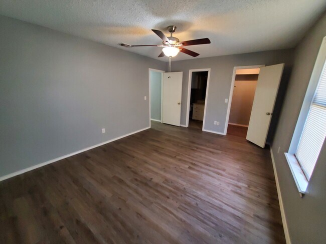 Primary Bedroom walk in closet - 9602 Orlando Ave Unidad B