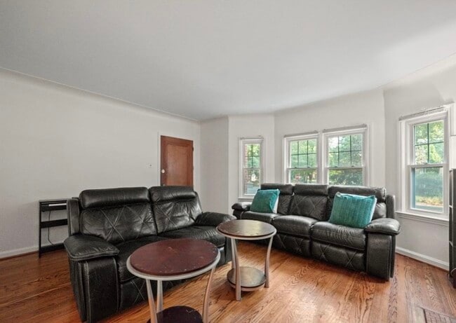 Living Room - 18 Woodward Heights Blvd