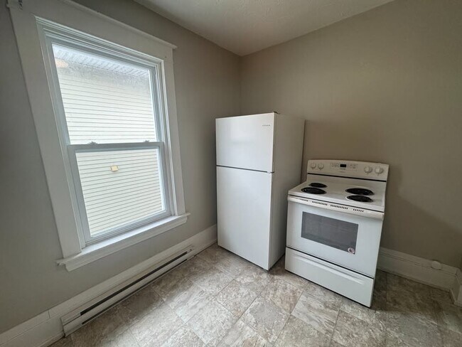 Photo - 385 Lutz St Unit 3