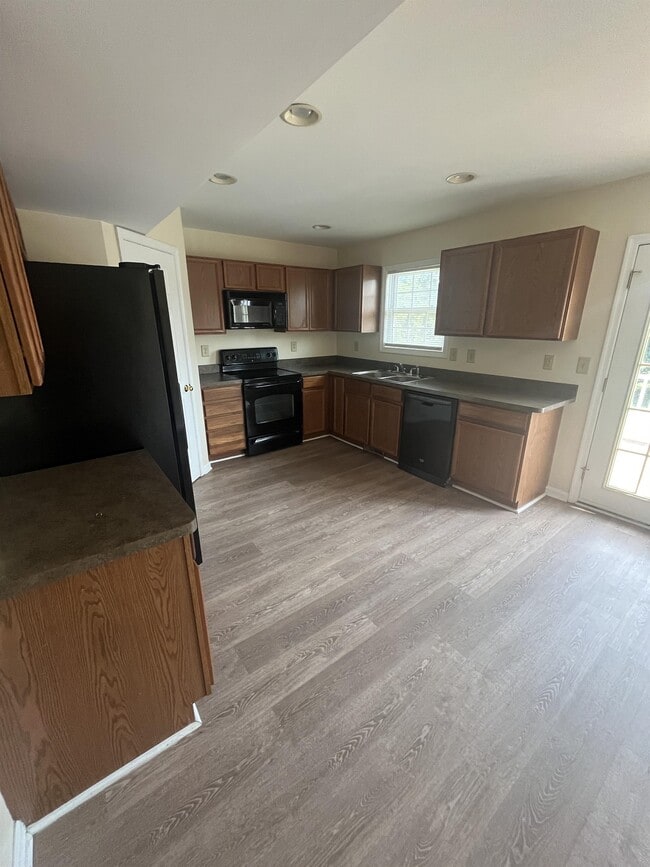 Photo - 118 Myatt Ct