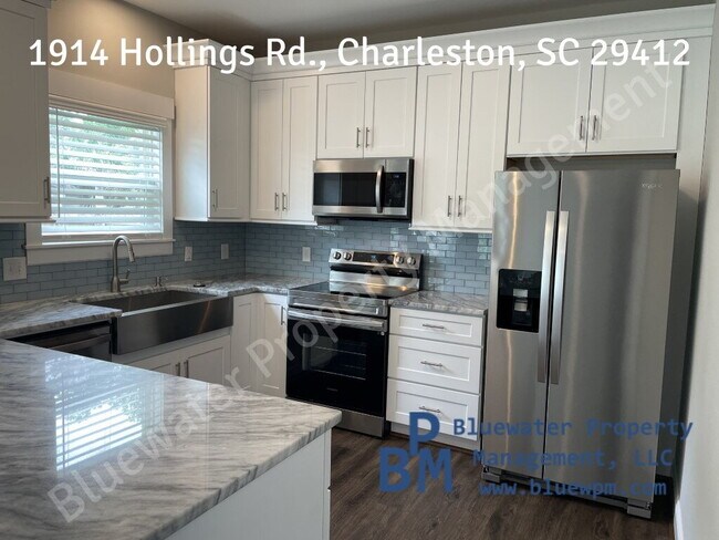 Charming Charleston Retreat: 3-Bed Oasis with Granite Touches & Gleaming Hardwood
