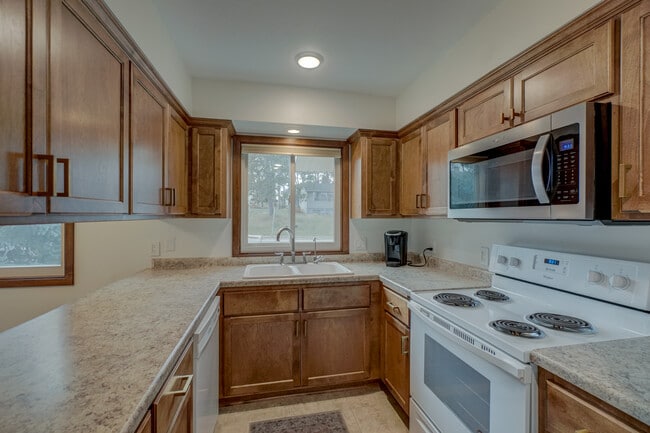 Photo - 2006 Pine St W