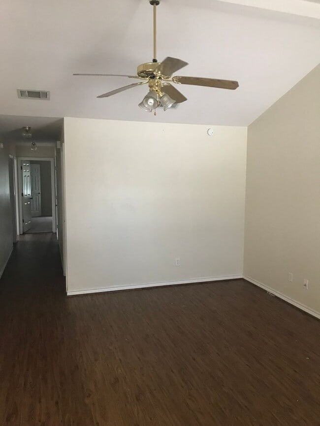 Photo - Spacious Duplex Available In Steeplechase ...