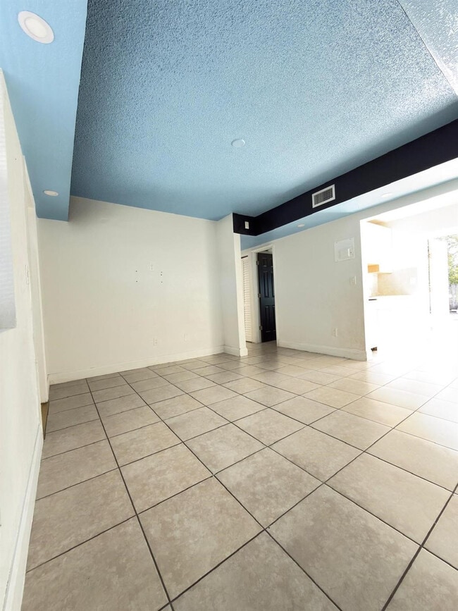 Photo - 1832 NE 49th St