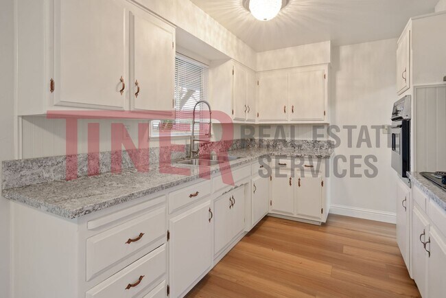 Photo - Beautiful 2 Bedroom Duplex