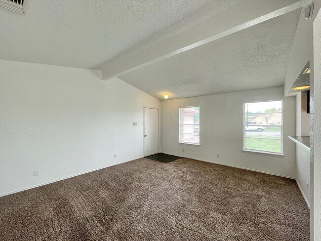 Photo - 2210 Shoemaker Dr Unidad A