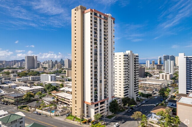 Photo - Wilder at Piikoi