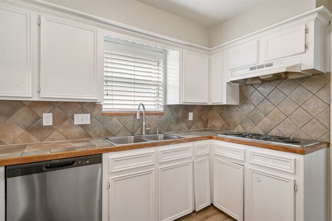 Photo - 25519 Many Oak Dr