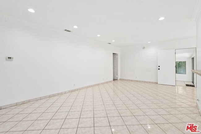 Photo - 5630 Radford Ave
