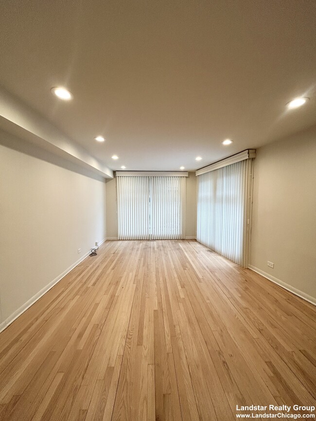 Photo - 1990 Sheridan Rd