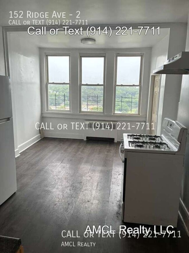 Building Photo - 152 Ridge Ave Unit 2
