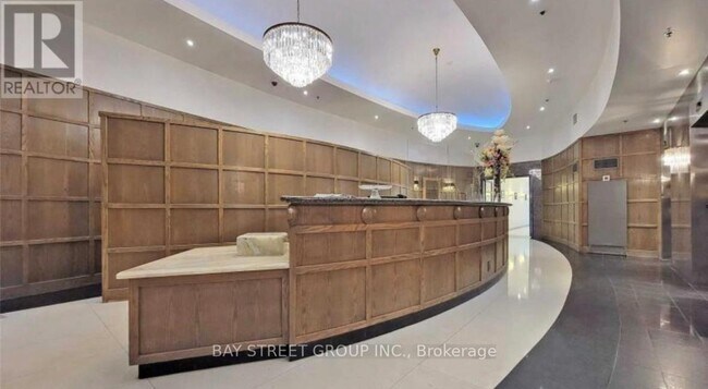 Photo - 102 Bloor St W Unité 1001