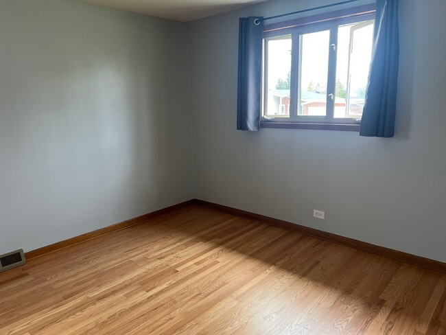 Master Bedroom 1 - 701 N Craig Pl