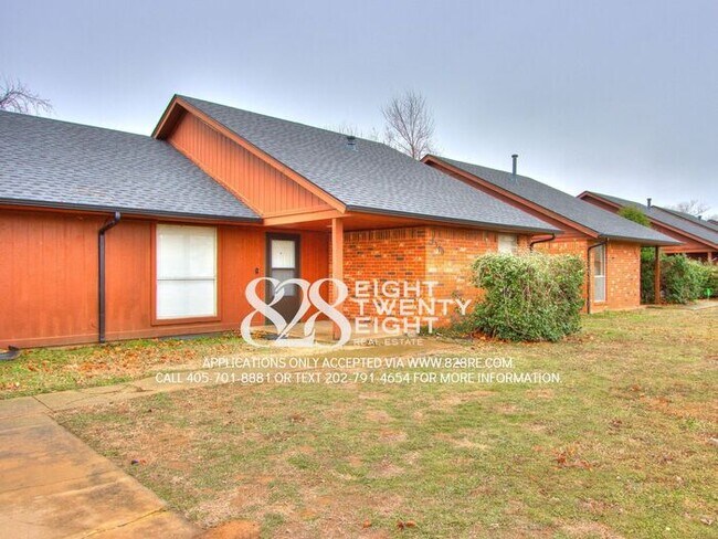 Photo - West Norman 2 Bed/1 Bath Duplex WITH Fenced Backyard! AVAILABLE NOW!