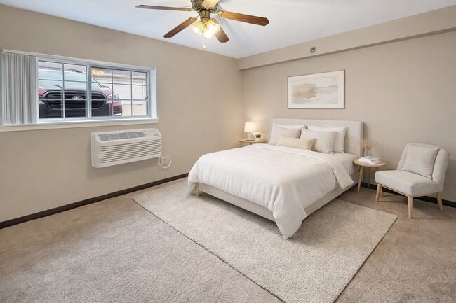 Photo - 3170 W Monroe St