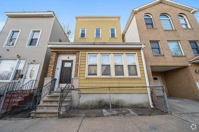 Building Photo - 9 Stevens Ave Unit 3 Rental