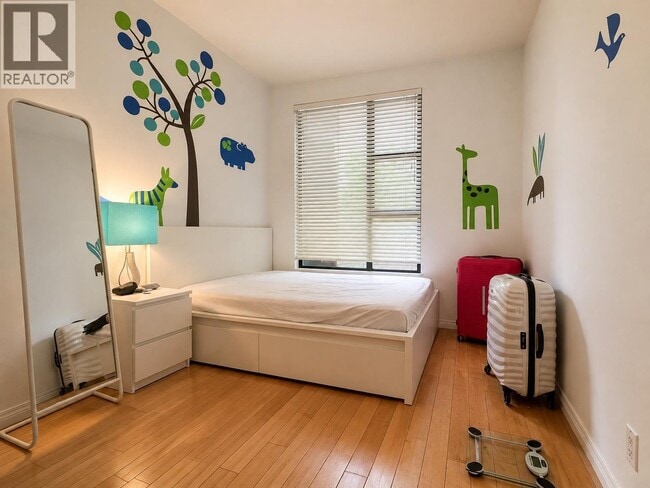 22** W 12TH AVENUE