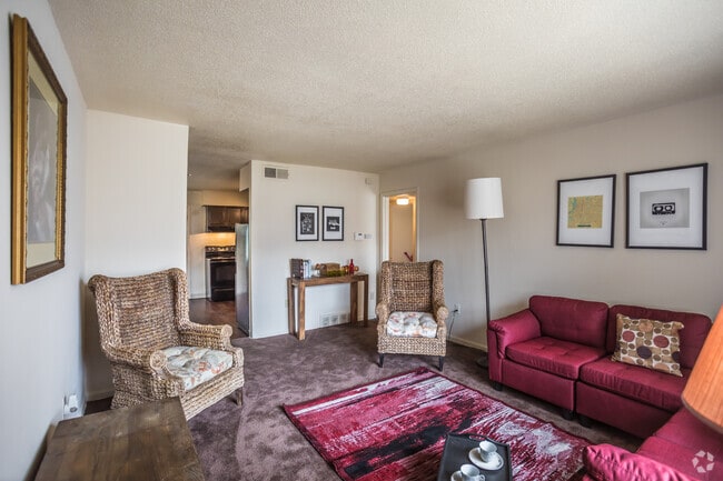 2 BR, 1 BA - 809 SF - Living Room