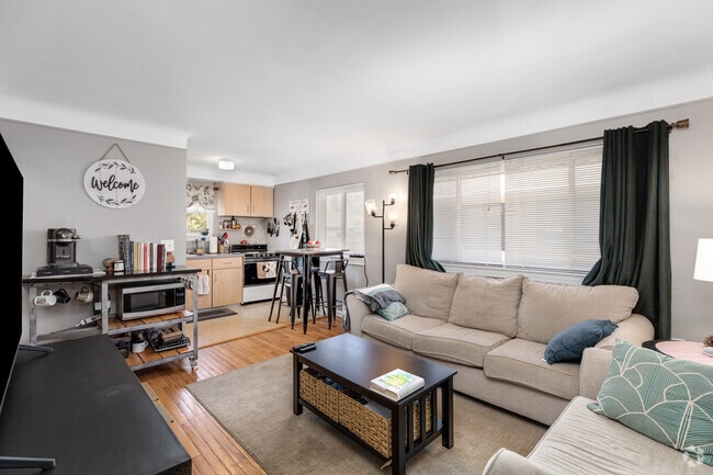 Imagine your Living Room Using this Previous Tenant's Furnishings (before latest updates) - Downtown Royal Oak-Free Month's Rent Rental