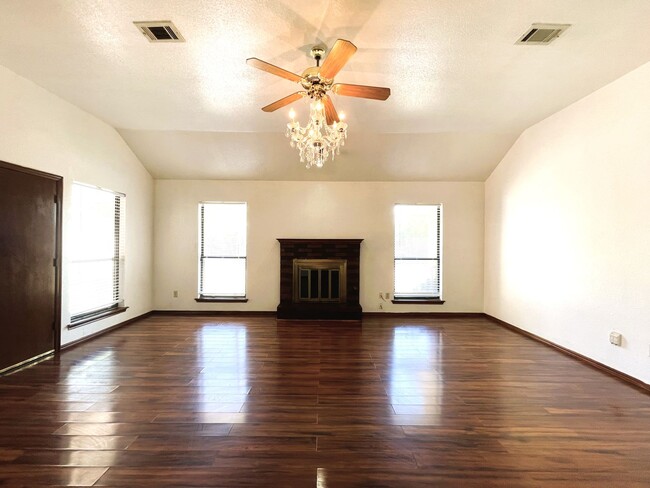 Photo - 5804 Republic Dr