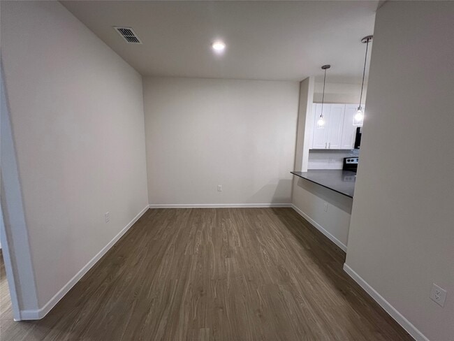 Photo - 3050 Viking St Unidad 000