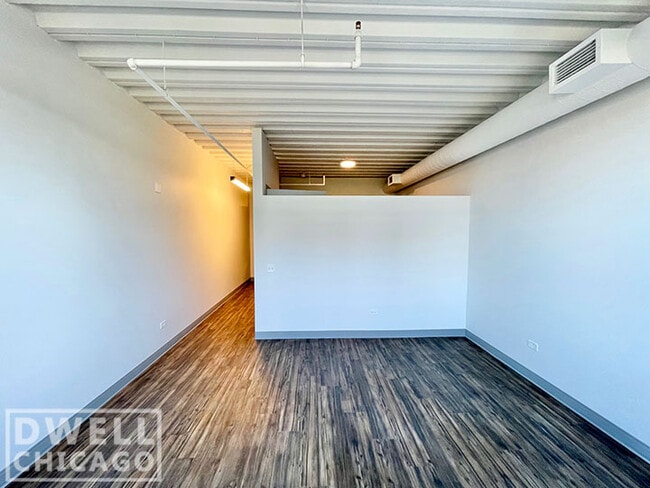 Photo - 911 W Dakin St