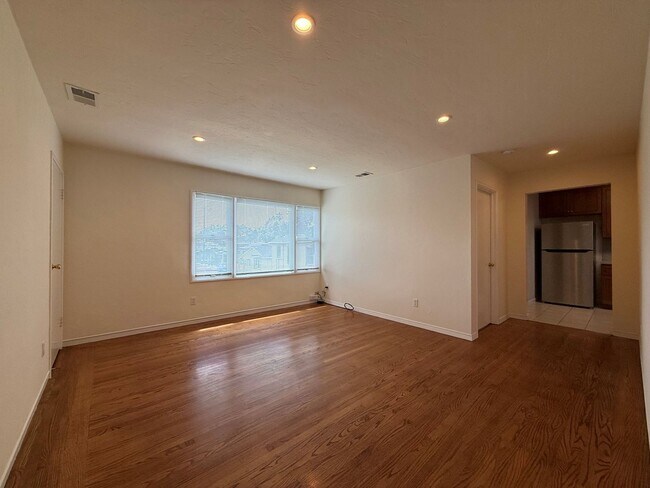 Photo - Bright Upper-Level 2BR Home in Alameda’s Desirable East End.