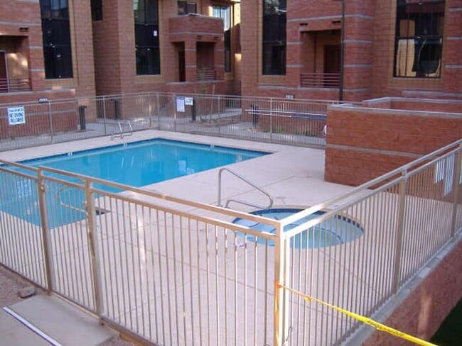 Photo - 330 S Farmer Ave