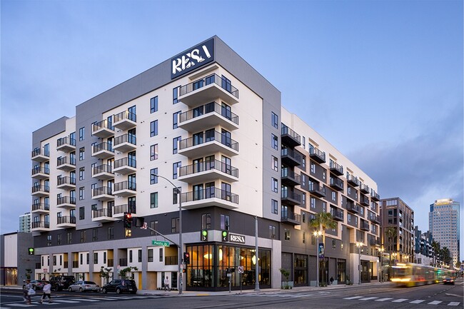 Building Photo - Resa Long Beach Rental