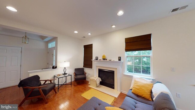 Photo - 206 Concord Pl