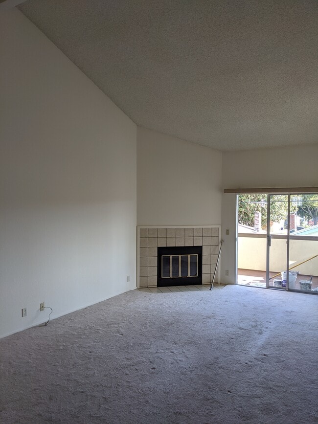 Building Photo - 1400 Bowe Ave Unit 1507