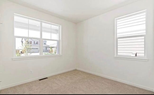 Photo - 9911 Cathay St