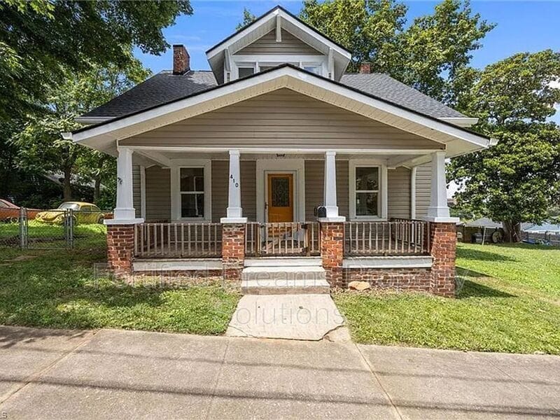 Photo - 410 Beaumont St SW