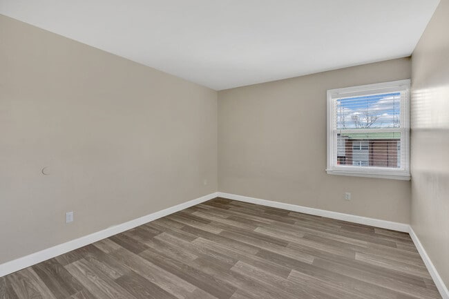 Photo - Bristol Square